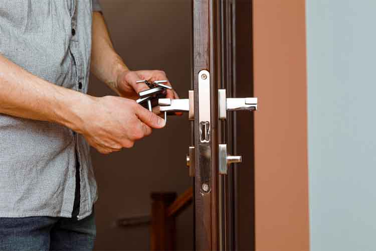 How to Reverse a Door Knob Lock