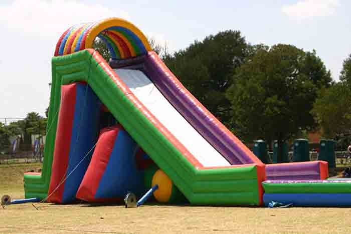 How to Use an Inflatable Water Slide